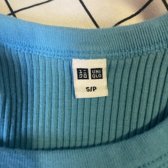 Blue uniqlo ribbed tank top - Picture 3 of 3